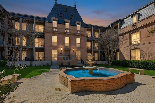 Building Photo - Rare rental: Chateau Dijon 1/1 in Alamo Heights