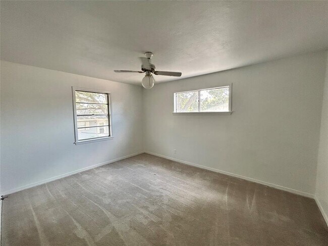 Building Photo - 405.5 Botts St