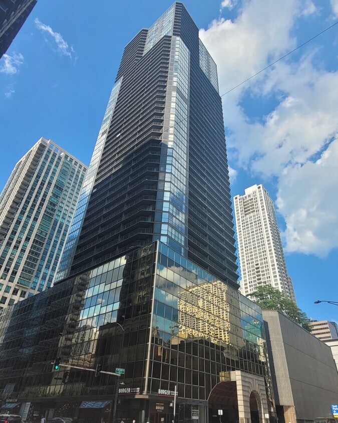 Foto principal - 10 E Ontario St