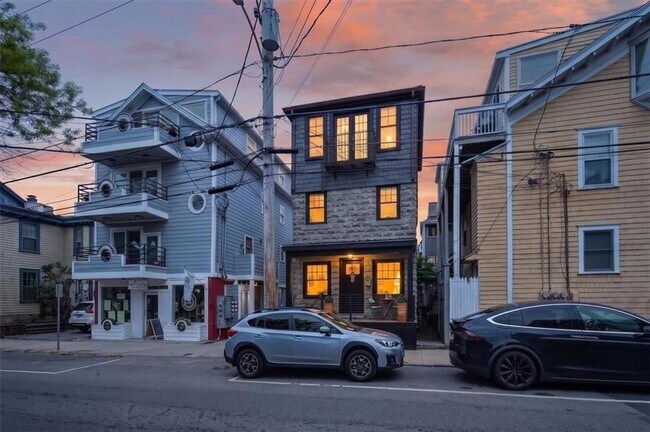Building Photo - 494 Thames St