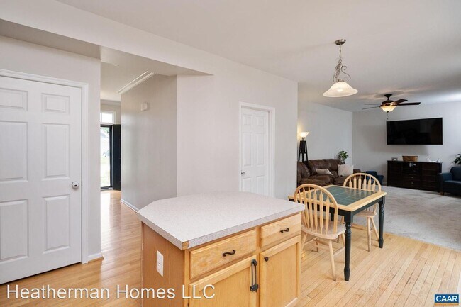 Building Photo - 4 br, 2.5 bath House - 662 Holly Hill Drive
