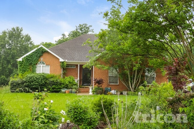 Building Photo - 207 Towbridge Dr