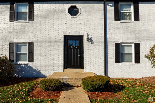 Building Photo - Charleston Square Apartments