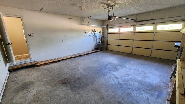 Foto del edificio - 1701 Lyndhurst Dr