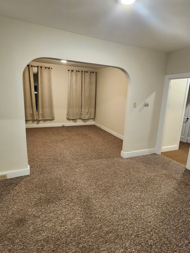 Building Photo - 24 S Market St