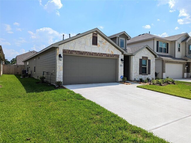 Foto del edificio - 4351 Tulip Oak Dr