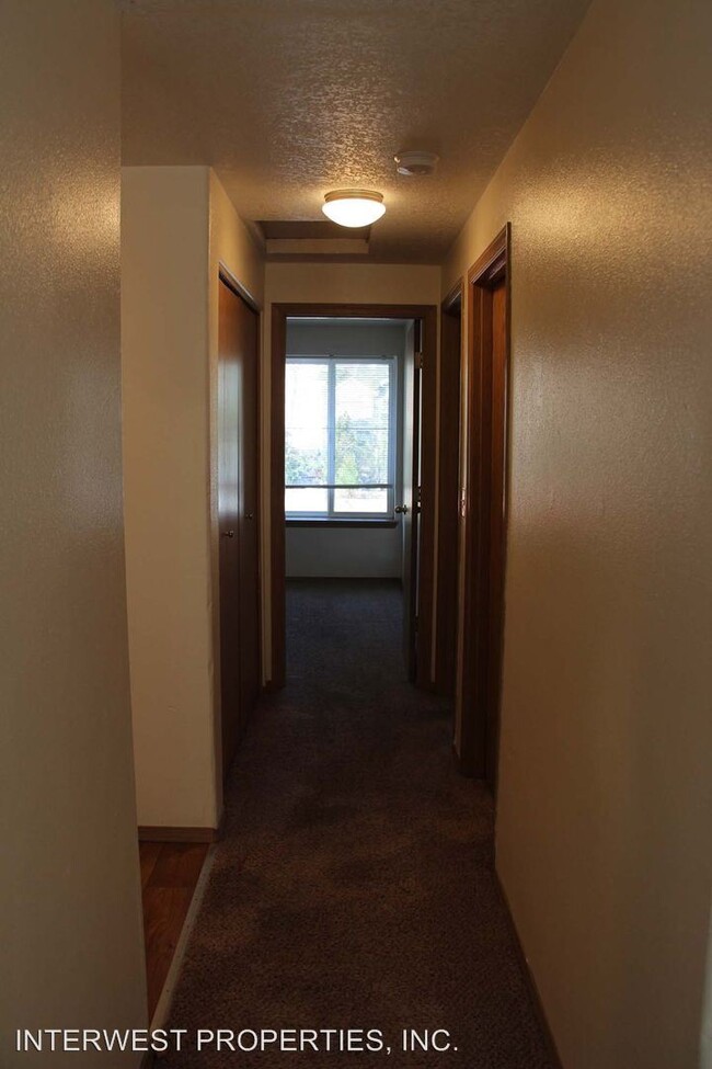 Foto del edificio - 9943 NE Prescott St