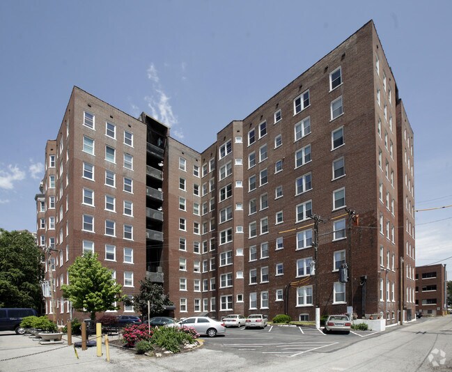 St. Regis Apartments Apartments Saint Louis, MO