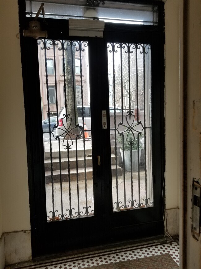 Entry. - 135 6th Avenue
