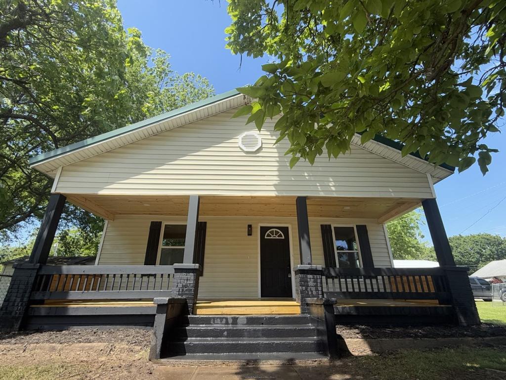 Foto principal - 618 E Gentry Ave