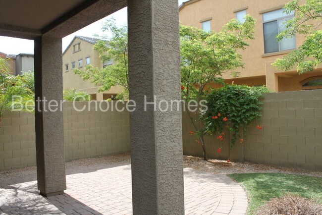 Foto del edificio - 2402 E 5th St