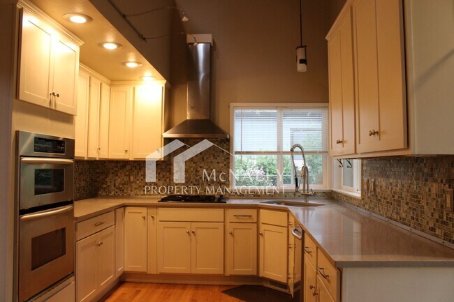 Foto del edificio - Beautiful 3BR Home in Cul-de-Sac – Loft, Deck & 3-Car Garage