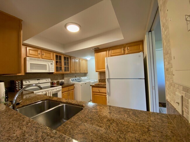 Building Photo - ANNUAL RENTAL - LAKEWOOD 1 BED/1 BATH WITH CARPORT