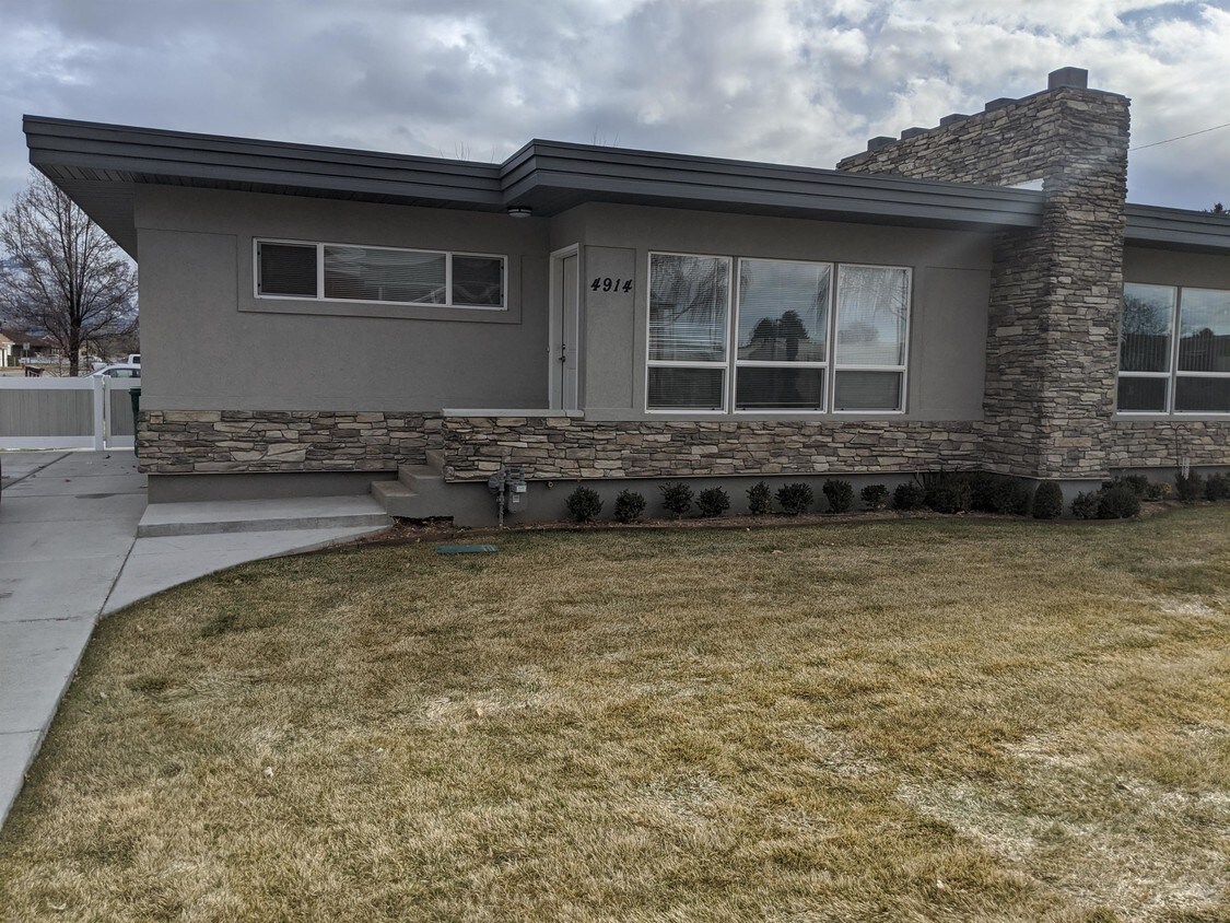 49144920 S 2000 W, Roy, UT 84067 Townhome Rentals in Roy UT