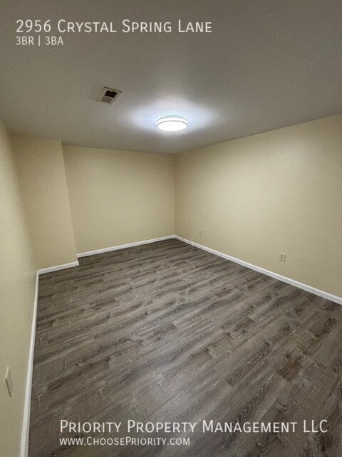 Foto del edificio - 2956 Crystal Spring Ln