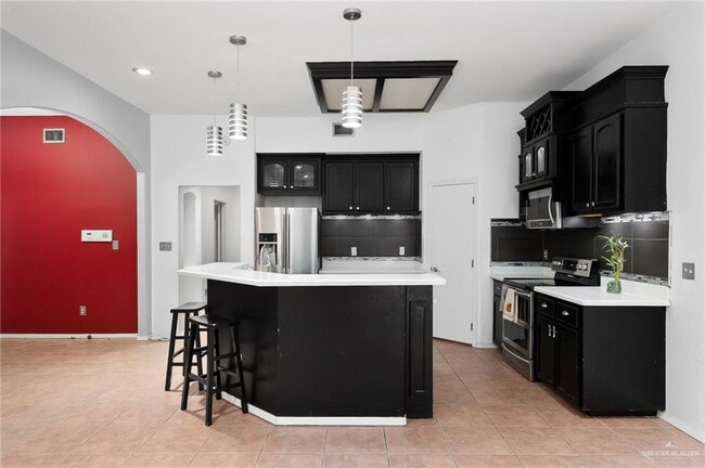 Building Photo - 605 Crystal Dr