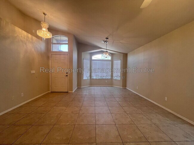 Building Photo - 2335 E Aire Libre Ave