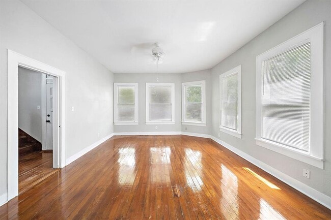 Building Photo - 217 3rd Ave N