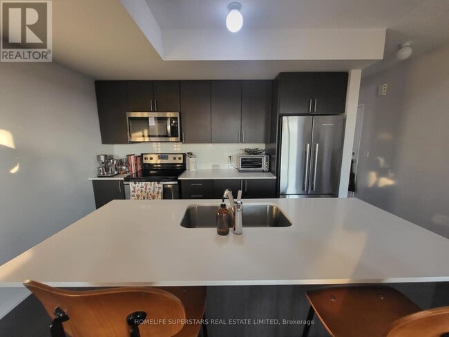 Photo du bâtiment - 1200 Main St E