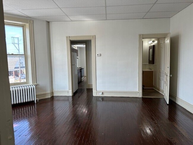 Foto del edificio - 2 Bedroom 1 Bathroom 2nd Floor Apartment F...