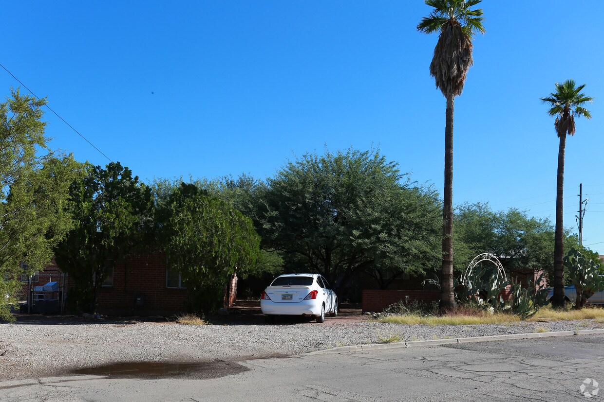 Building Photo - 3939 E Mabel St