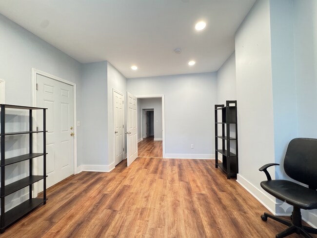 Foto del edificio - Fully Renovated 3BR Near Yale SOM | In-Unit Laundry | Large Back Porch