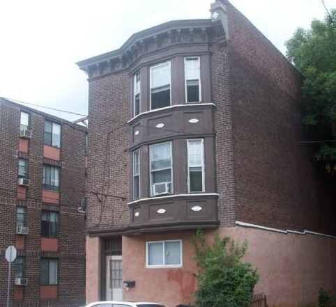 Primary Photo - 241-243 W Queen Ln