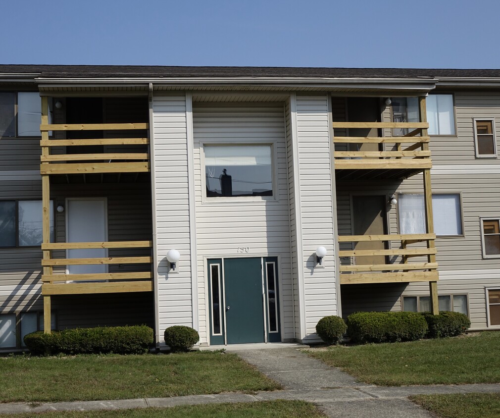 Primary Photo - 140 Northwood St