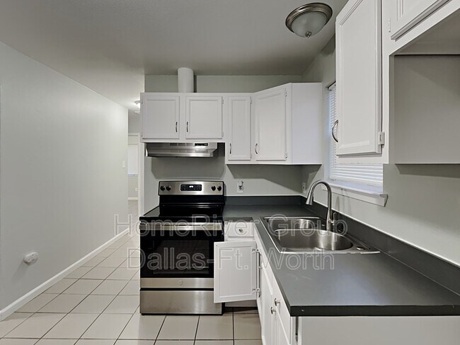 Building Photo - 3309 Prairie Ave