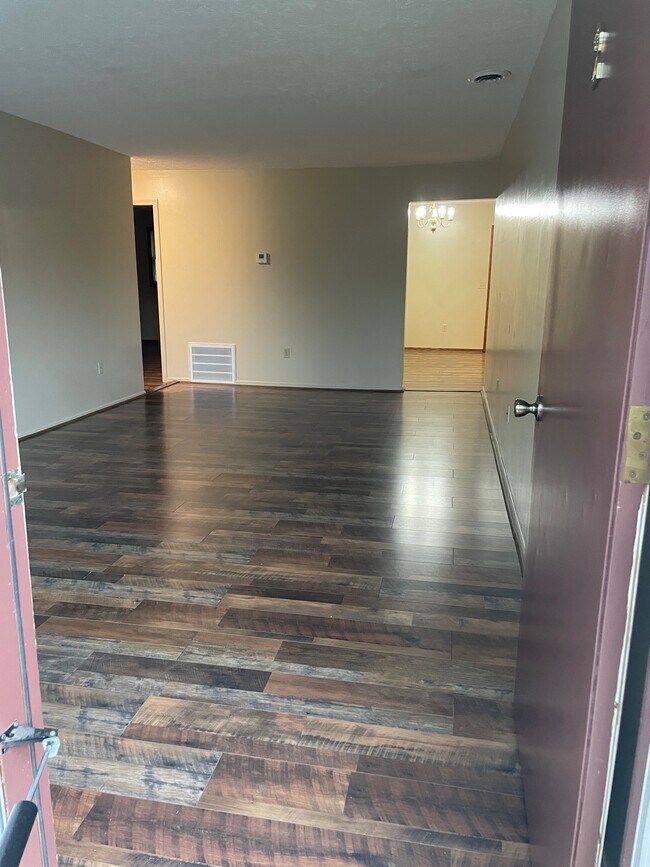 En la puerta principal - 5459 Hebbardsville Rd