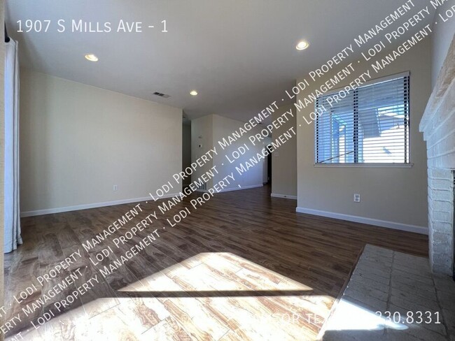 Building Photo - Gorgeous 2 Bedroom 2 Bath Condo