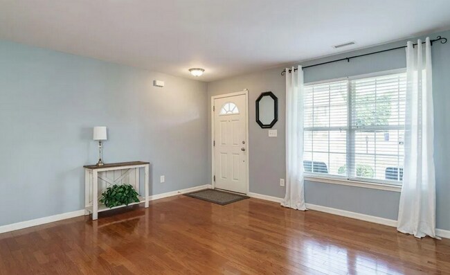 Foto del edificio - 116 Willow Ridge Dr