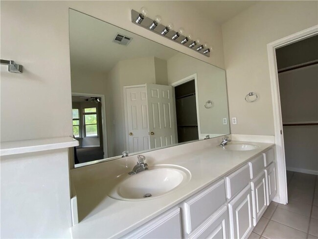 Building Photo - 14947 Doria Dr