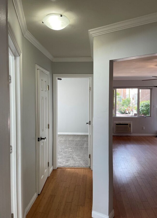Building Photo - Two Bedroom Condo in the heart of Normal H...