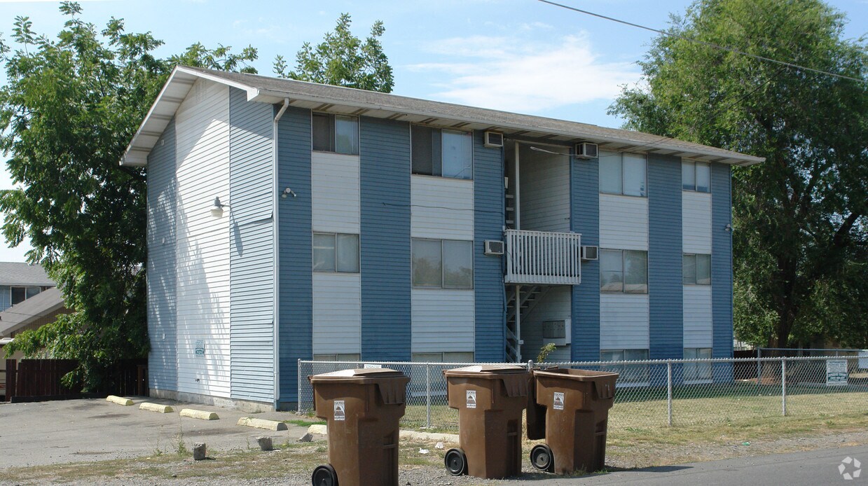 Primary Photo - Fairview Apts