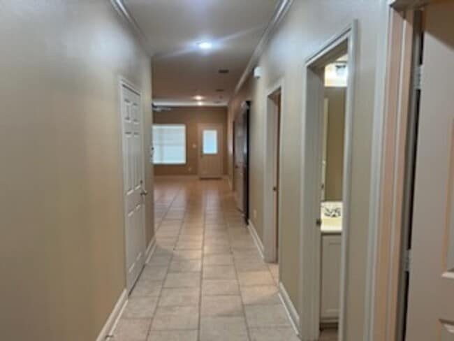 Building Photo - 3923 Mobley Cir
