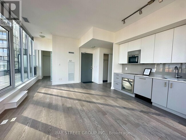 Building Photo - 17 Dundonald St