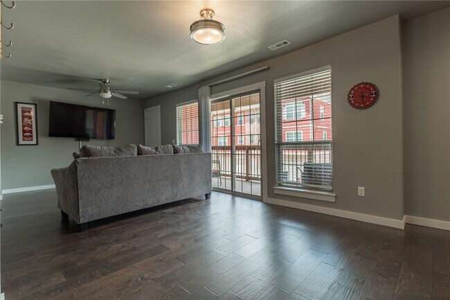 Foto del edificio - 2805 W Lakewood Dr