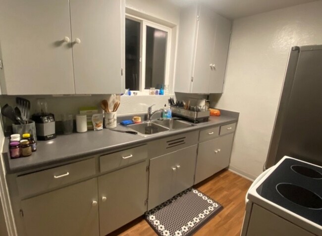 Building Photo - 617 W 3rd St