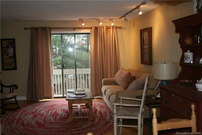 Foto del edificio - 349 Allen Rd
