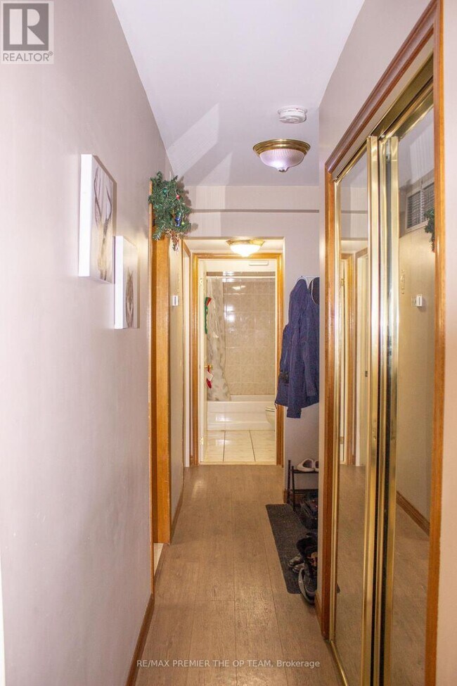 Photo du bâtiment - 2311 Major MacKenzie Dr.