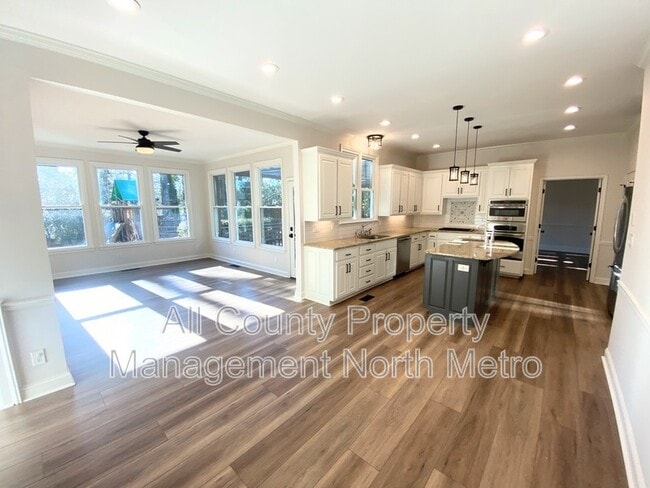 Building Photo - 565 Wayt Rd