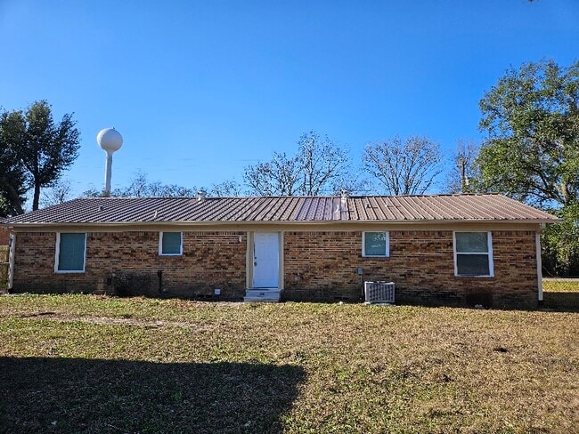 Building Photo - 302 N Main St