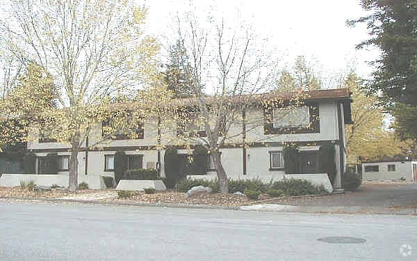 Building Photo - 48 Lark Center Dr