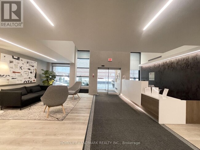 Building Photo - 225 Davenport Rd