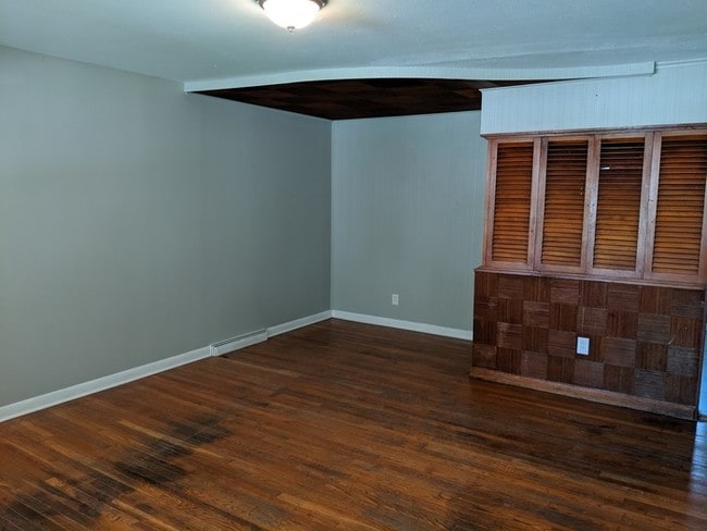 Building Photo - 3 BEDROOM 1.5 BATH---MOLINE ACRES