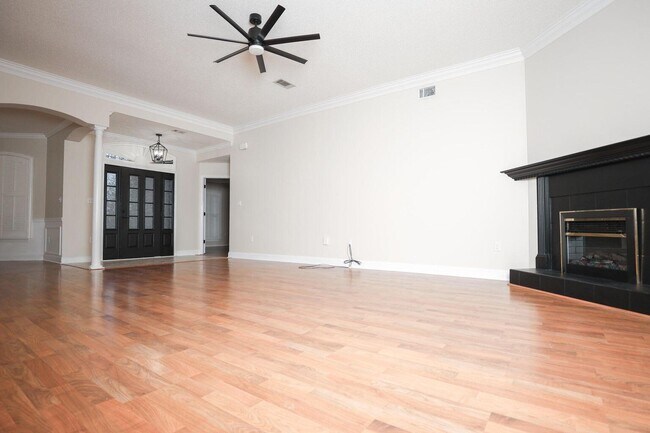 Building Photo - 816 W Ridgewood Cove