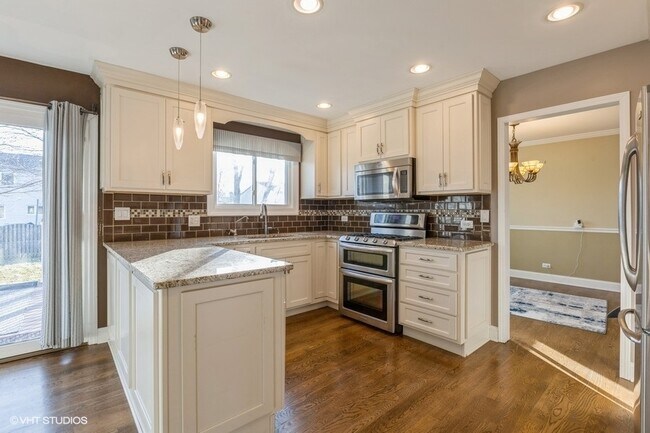 Building Photo - 1304 Leawood Ct