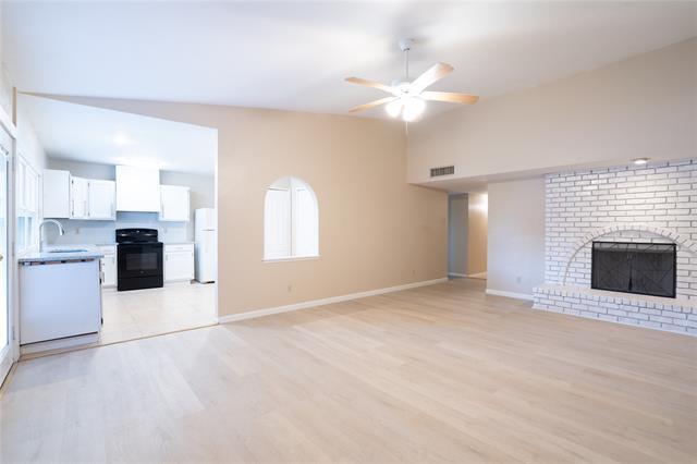 Foto del edificio - 3101 Silverdale Ln