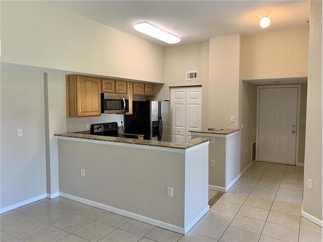 Building Photo - 231 SW Palm Dr
